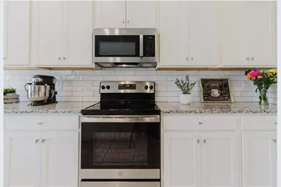 3047 Adams Cross Drive, Zephyrhills, FL 33540 - Photo 9