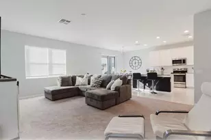 3047 Adams Cross Dr, Zephyrhills, FL 33540 - Photo 5