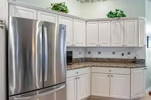 17651 SE 90th Clemson Cir, The Villages, FL 32162 - Photo 9