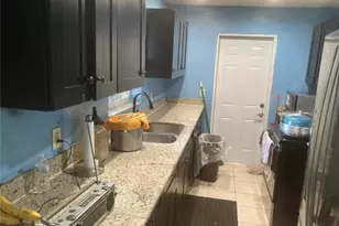 2873 SE 1st Pl, Boynton Beach, FL 33435 - Photo 13