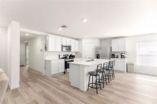 8729 Triumph Cir, Wildwood, FL 34785 - Photo 3