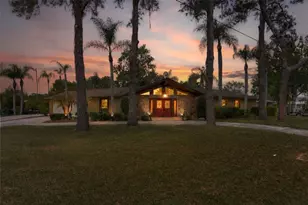 239 SE Paradise Point Rd, Crystal River, FL 34429 - Photo 3
