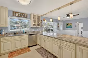 1115 SE Kings Bay Dr, Crystal River, FL 34429 - Photo 7