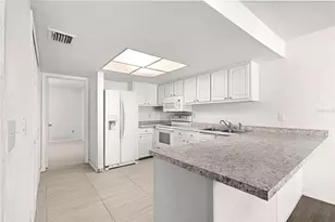 15203 Sandalwood Dr, Wildwood, FL 34785 - Photo 11