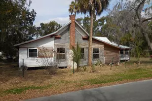 304 NE 2nd St, Trenton, FL 32693 - Photo 1