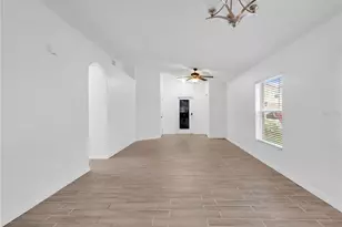 1909 Hawks View Dr, Ruskin, FL 33570 - Photo 7