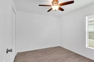 1909 Hawks View Dr, Ruskin, FL 33570 - Photo 19