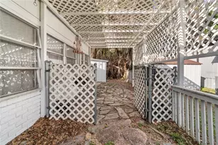 942 Cr 461, Lake Panasoffkee, FL 33538 - Photo 35