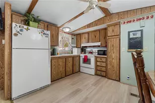 942 Cr 461, Lake Panasoffkee, FL 33538 - Photo 9