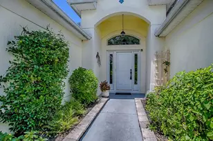 17037 SE 76th Creekside Cir, The Villages, FL 32162 - Photo 3