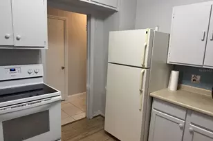 1137 NE 9th St, Ocala, FL 34470 - Photo 5