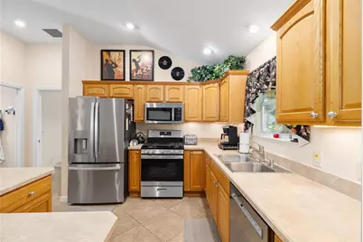 871 Castleberry Circle, The Villages, FL 32162 - Photo 11