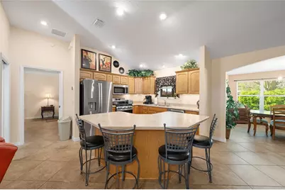 871 Castleberry Circle, The Villages, FL 32162 - Photo 9