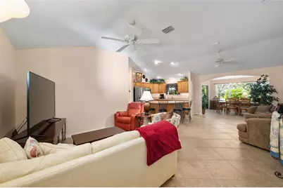 871 Castleberry Circle, The Villages, FL 32162 - Photo 5