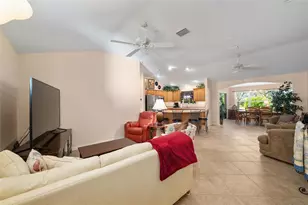 871 Castleberry Cir, The Villages, FL 32162 - Photo 5