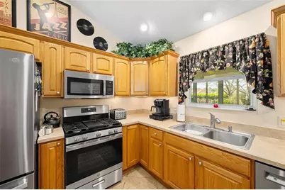 871 Castleberry Circle, The Villages, FL 32162 - Photo 13