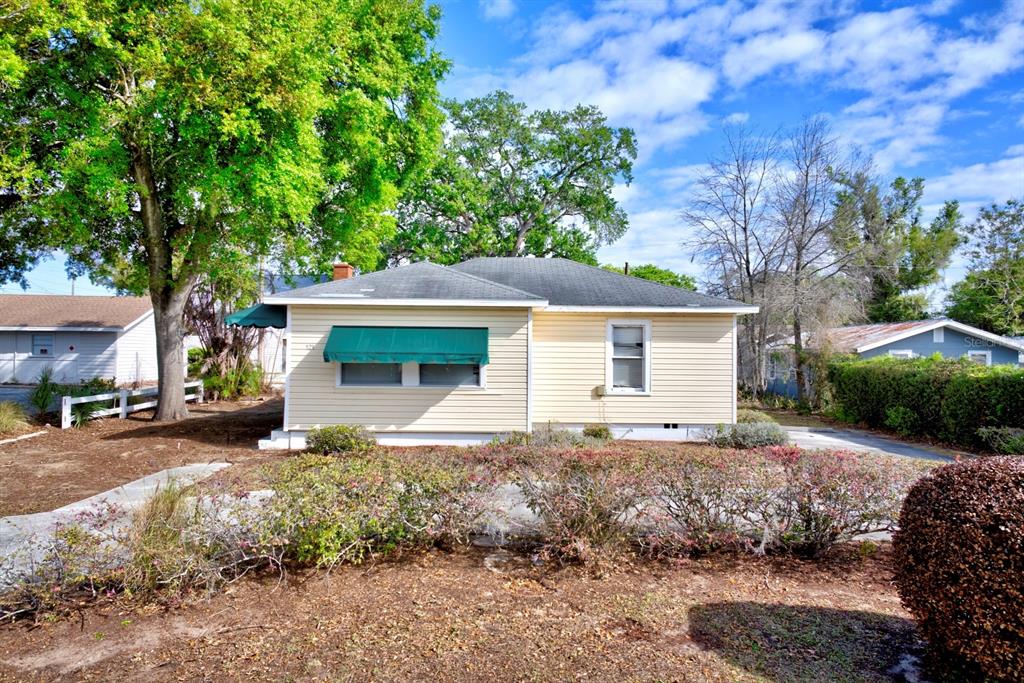 121 Bates Ave SE - 121 Bates Ave SE, Winter Haven, FL 33880 Luxury Property | Jose Angel Pina