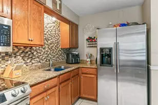 911 Jacaranda Dr, Lady Lake, FL 32159 - Photo 9