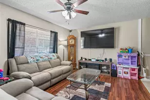 911 Jacaranda Dr, Lady Lake, FL 32159 - Photo 3