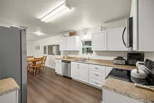 8121 Co Rd 243B, Wildwood, FL 34785 - Photo 11