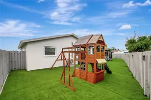 242 176th Ave E, Redington Shores, FL 33708 - Photo 29