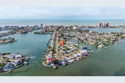 242 176th Avenue E, Redington Shores, FL 33708 - Photo 9