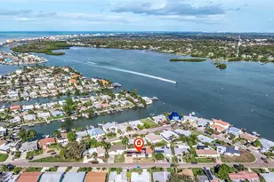 242 176th Ave E, Redington Shores, FL 33708 - Photo 13