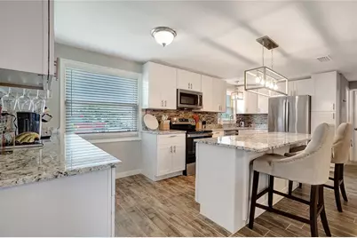 242 176th Avenue E, Redington Shores, FL 33708 - Photo 9
