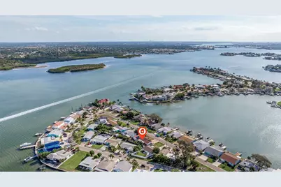 242 176th Avenue E, Redington Shores, FL 33708 - Photo 11