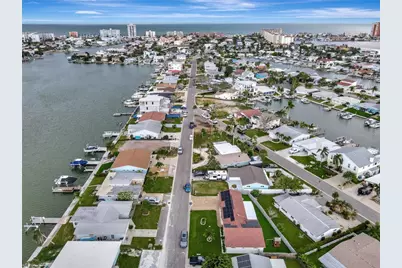 242 176th Avenue E, Redington Shores, FL 33708 - Photo 37