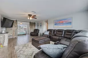 242 176th Ave E, Redington Shores, FL 33708 - Photo 15