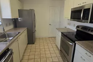 628 Dominguez Dr, Lady Lake, FL 32159 - Photo 5