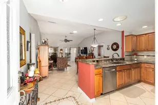 9325 SE 171st Le Flore Ln, The Villages, FL 32162 - Photo 5