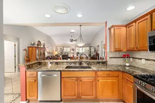 9325 SE 171st Le Flore Ln, The Villages, FL 32162 - Photo 11