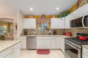 9430 SE 177th Simons Ln, The Villages, FL 32162 - Photo 9