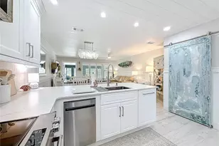 1637 SE Paradise Cir, Crystal River, FL 34429 - Photo 5