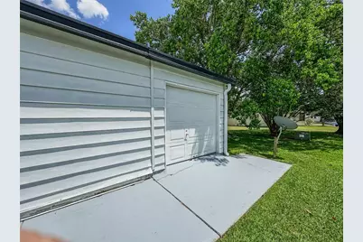 1820 W Schwartz Boulevard #8, Lady Lake, FL 32159 - Photo 9