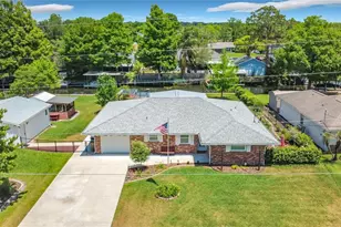 12547 Pine Island Dr, Leesburg, FL 34788 - Photo 3