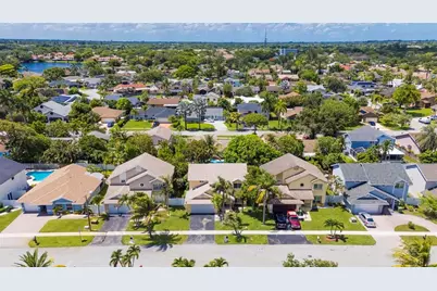 9601 SW 9th Court, Pembroke Pines, FL 33025 - Photo 13