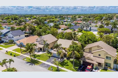 9601 SW 9th Court, Pembroke Pines, FL 33025 - Photo 11