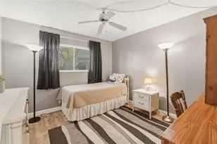 1520 Glen Oaks Dr E, Sarasota, FL 34232 - Photo 23