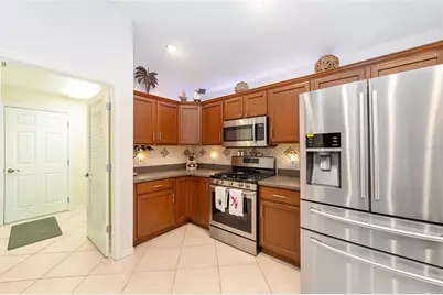 867 Castleberry Circle, The Villages, FL 32162 - Photo 17