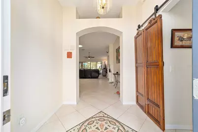 867 Castleberry Circle, The Villages, FL 32162 - Photo 5