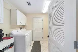 867 Castleberry Cir, The Villages, FL 32162 - Photo 35