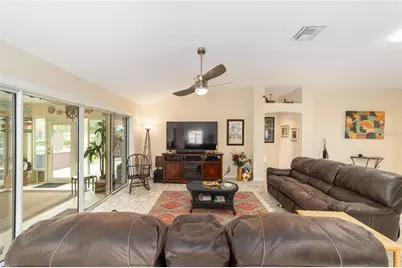 867 Castleberry Circle, The Villages, FL 32162 - Photo 11