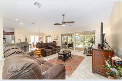 867 Castleberry Circle, The Villages, FL 32162 - Photo 9