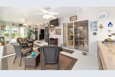 867 Castleberry Circle, The Villages, FL 32162 - Photo 41