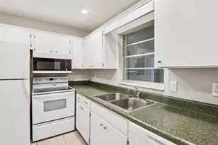 2304 Glenmore Cir, Sun City Center, FL 33573 - Photo 19