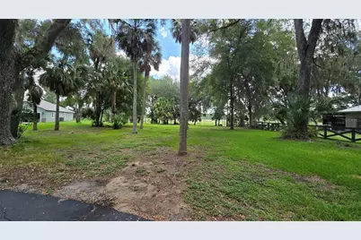 Se 158th Place, Umatilla, FL 32784 - Photo 1