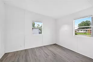 6766 NE 1st Pl, Ocala, FL 34470 - Photo 17